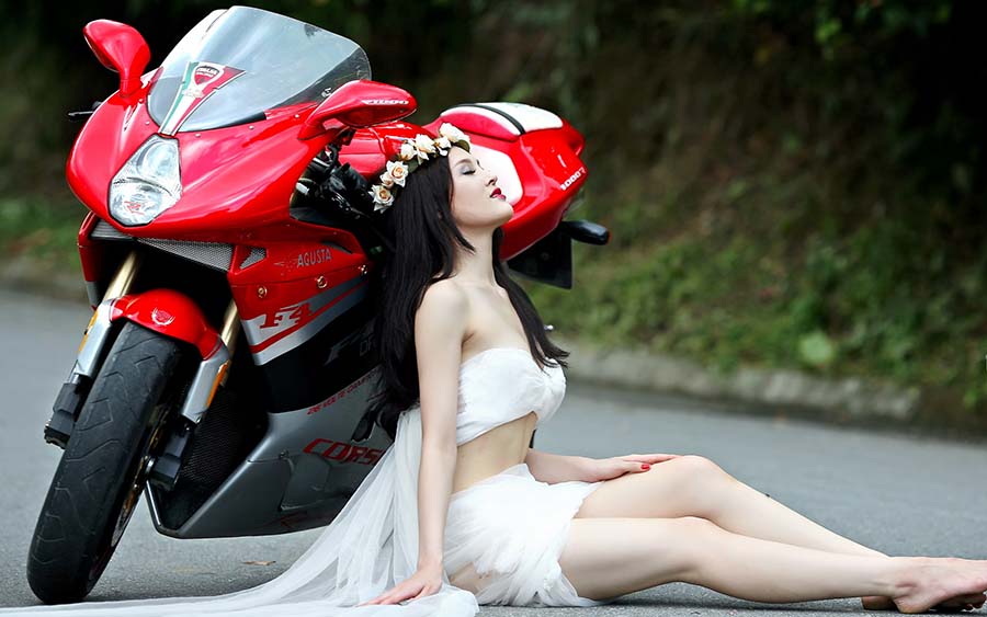 Beautiful girls and motorcycles in Cagayan de Oro