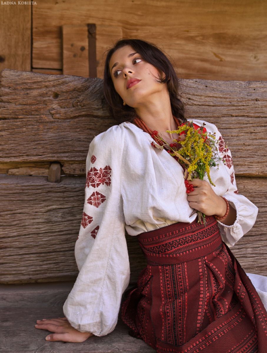 Girls in Slavic costumes in Cagayan de Oro