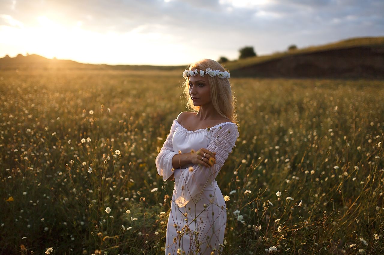 Girls in Slavic costumes in Cagayan de Oro
