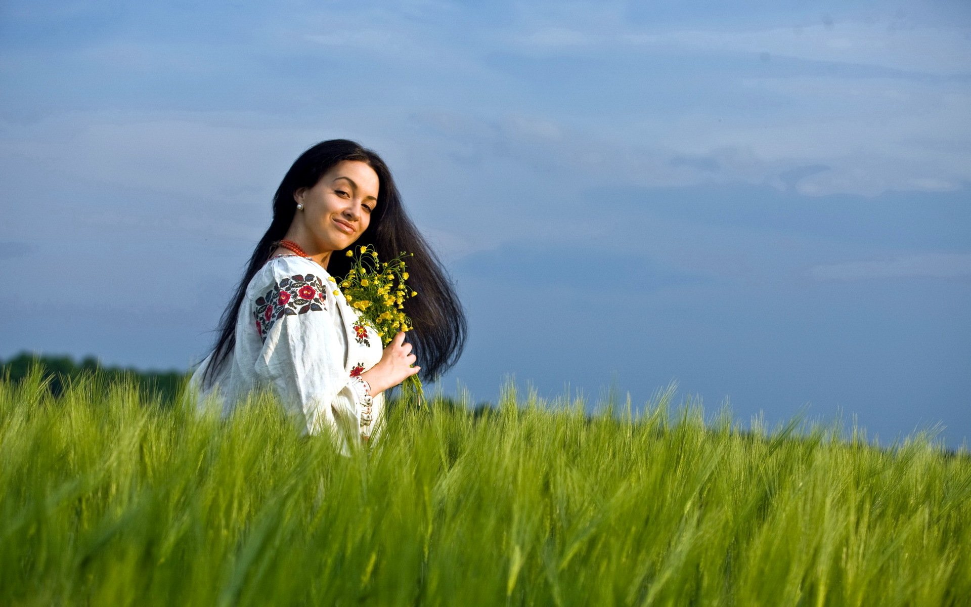Girls in Slavic costumes in Cagayan de Oro